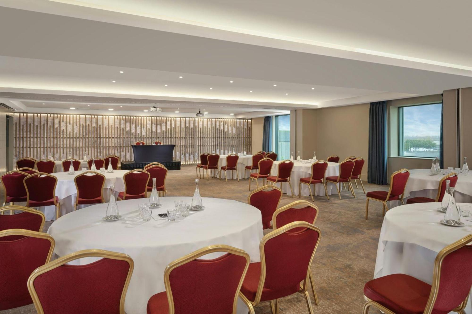 Sheraton Athlone Hotel Kültér fotó